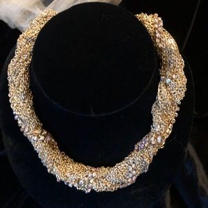 Very nice twist to this necklace